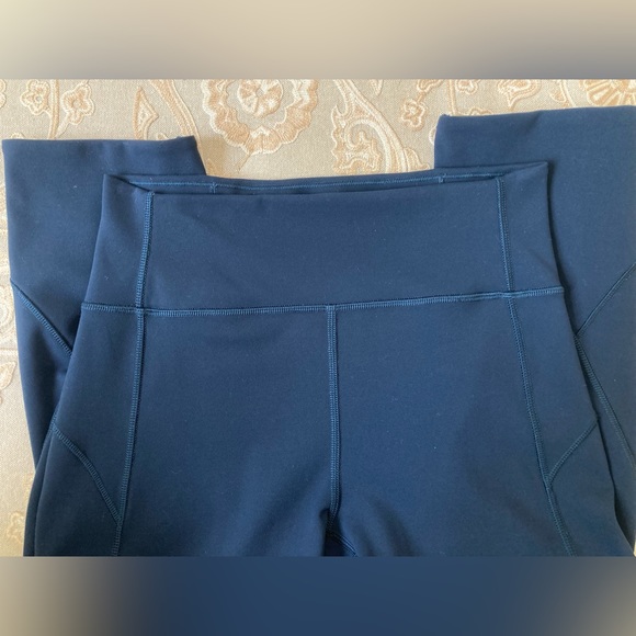 Lululemon In Movement Crop *Everlux 19* Leggings Midnight Navy -size 6 - Picture 12 of 16